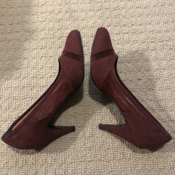 Spring Burgundy Heels - Picture 3 of 4
